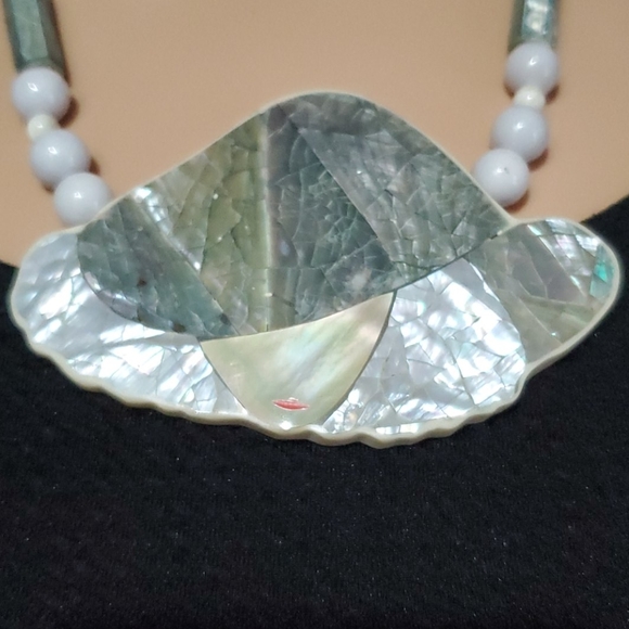 Karla Jordan Vintage Mother of Pearl Lady Necklace - Picture 6 of 10